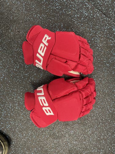 Bauer 2s Pro stock Detroit Red Wings gloves 14" Game used worn  Helm