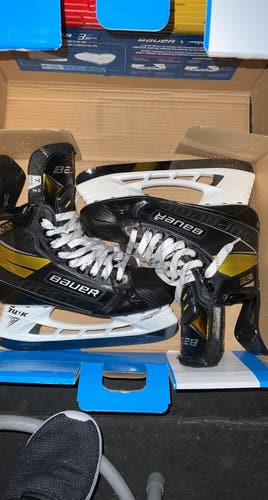 Senior Bauer Size 7 Fit 2 Supreme UltraSonic Hockey Skates