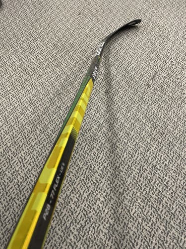 Used Bauer Supreme Ultra Sonic P28 curve 77 flex left hand stick