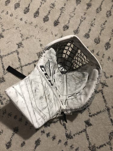 White Senior Used CCM Regular Extreme Flex III