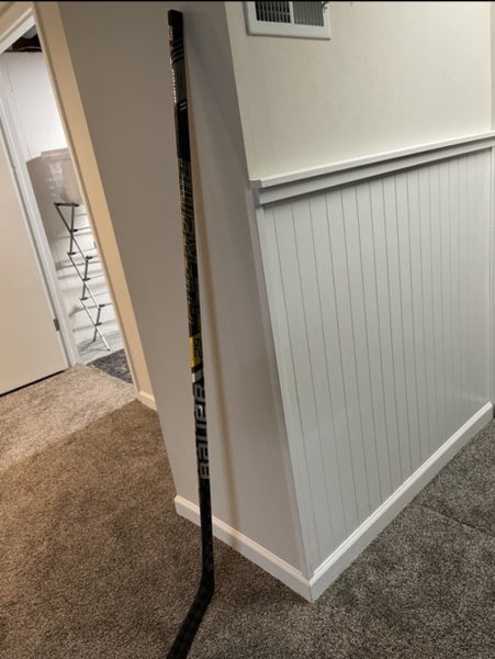 Senior Right Handed Supreme 2S Pro Hockey Stick