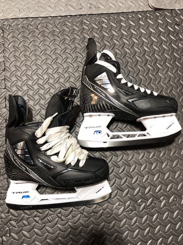 New True Pro Custom Size 7 Wide Hockey Skates