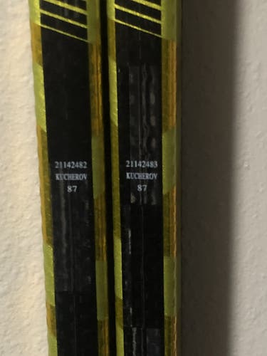 Senior Right Handed Toe Pattern Pro Stock Supreme UltraSonic Hockey Stick