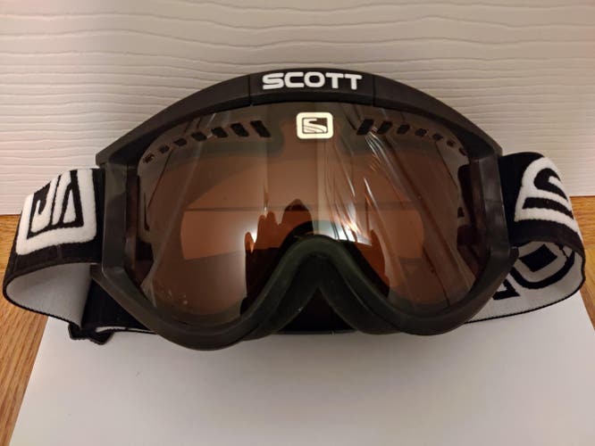 Used Scott Snowabord/ Ski Goggles
