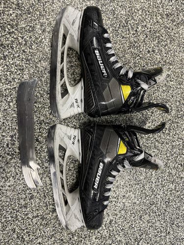 Hockey Skates Junior Used Bauer Supreme 3S Pro Regular Width Size 2