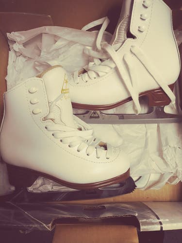 Jackson Ultima JS1291 Size **youth 12 1/2** White Figure Skates New