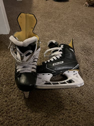 Junior Bauer Size 3 Supreme S170 Hockey Skates