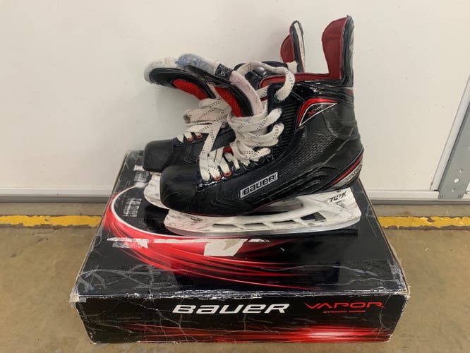 Senior Bauer Wide Width  Size 13 Vapor X700 Hockey Skates