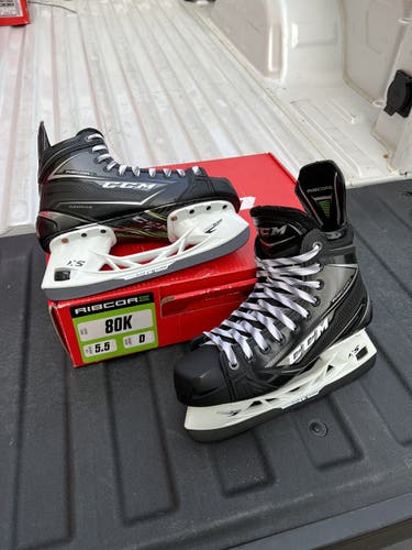 CCM Ribcor 80k jr ice hockey skate size 5.5D