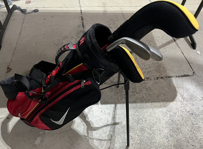Nike Tiger Woods Junior Right Handed Club Set