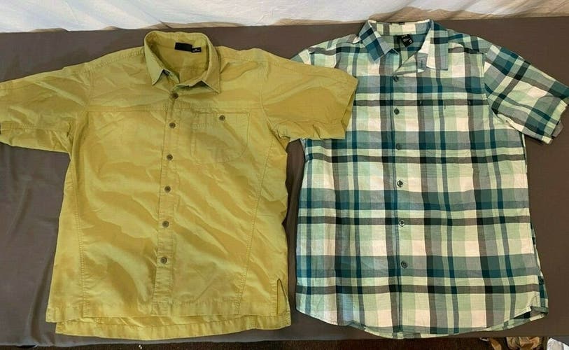 (2) Mountain Hardwear Short Sleeve Button Front Shirts Men's Medium Plaid/Solid