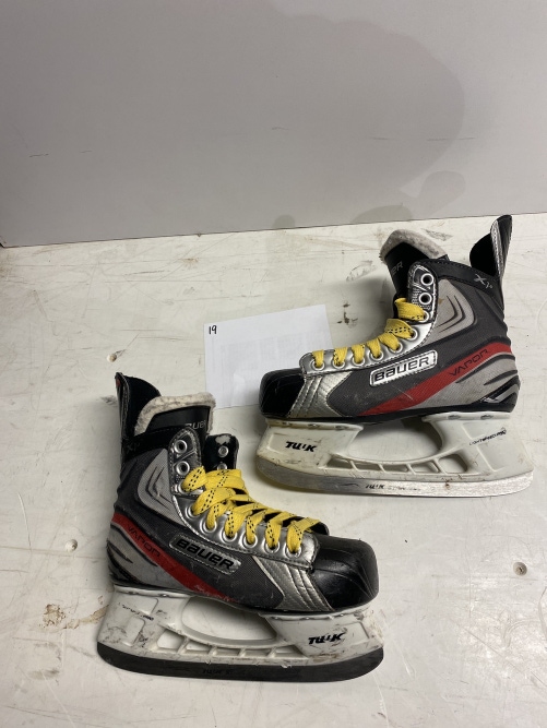 Junior Bauer Regular Width Size 2 Vapor X1.0 Hockey Skates
