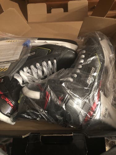 Hockey Skates Senior New Bauer Vapor 2X Pro Regular Width Size 10.5