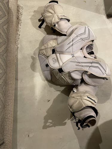 Used Medium Vaughn Velocity V7 XF Pro Carbon Goalie Chest Protector