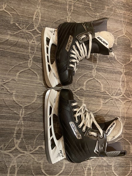 Senior Bauer Regular Width Size 8.5 Nexus 6000 Hockey Skates