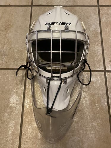 White Bauer Junior 940x Goalie Helmet