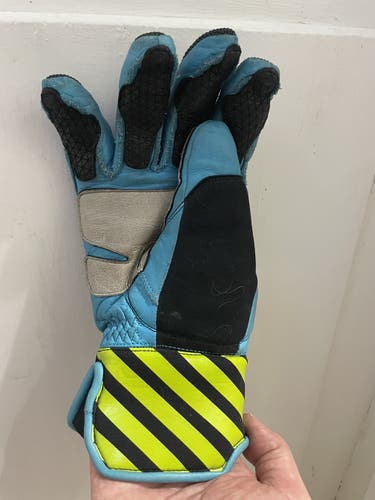 Gloves Used Medium Slytech