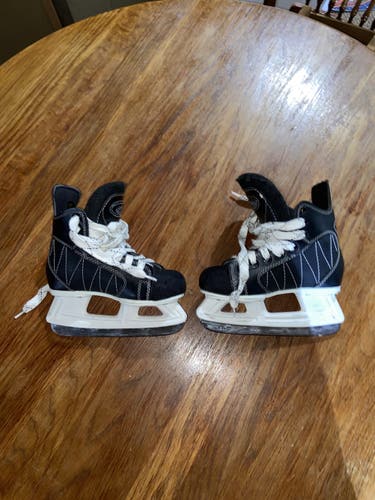 Youth CCM  Size 1.5 Powerline Hockey Skates