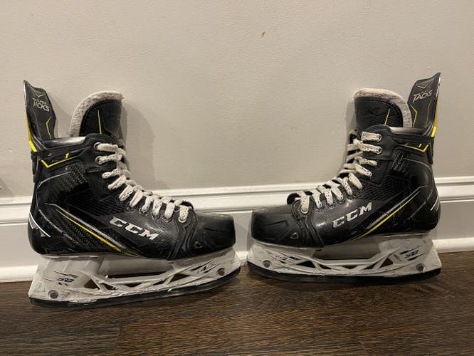 Senior CCM Regular Width  Size 6.5 Super Tacks AS1 Hockey Skates