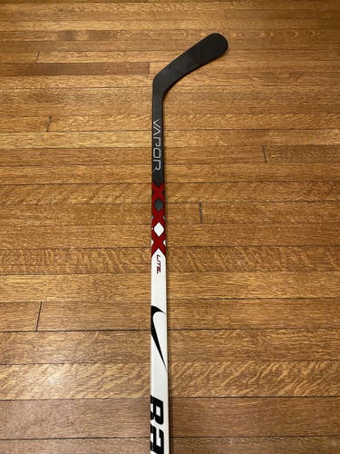Senior Right Handed Pro Stock Vapor XXX Lite Hockey Stick