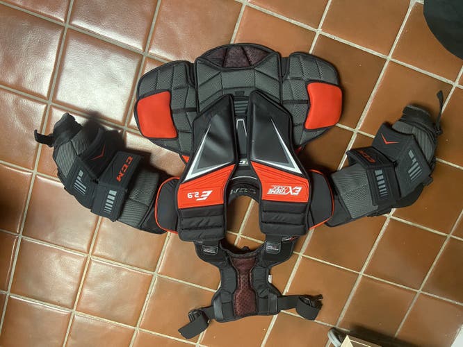 Goalie Chest Protector Used Small CCM Extreme Flex Shield E2.9