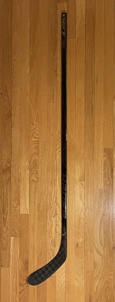Used Senior Right Handed Bauer Vapor FlyLite Shadow Series P28 Toe Pattern 87 Flex Hockey Stick