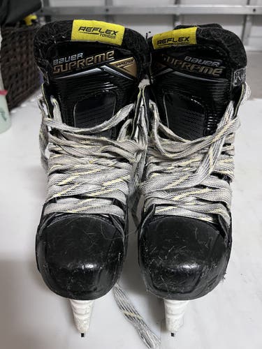 Hockey Skates Junior Used Bauer Supreme matrix Regular Width Size 2