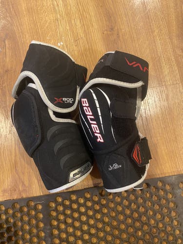 Large Bauer Vapor x800 lite Elbow Pads