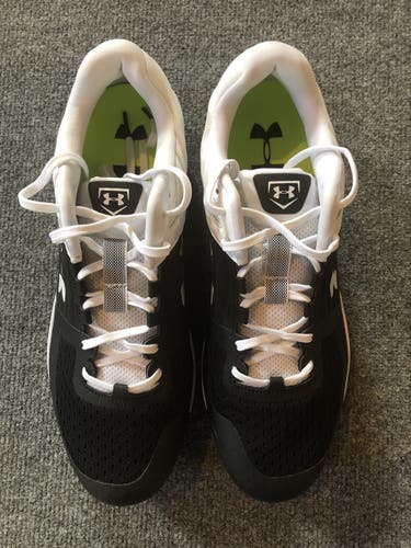 New Under Armour size 12 Yard low metal baseball cleats