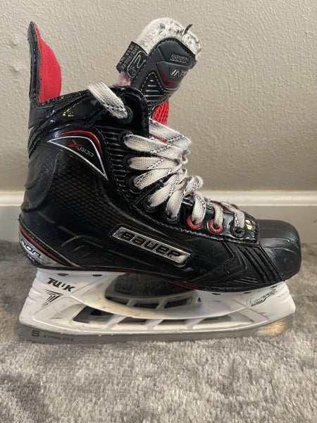 Used Bauer Regular Width Size 2.5 Vapor X600 Hockey Skates