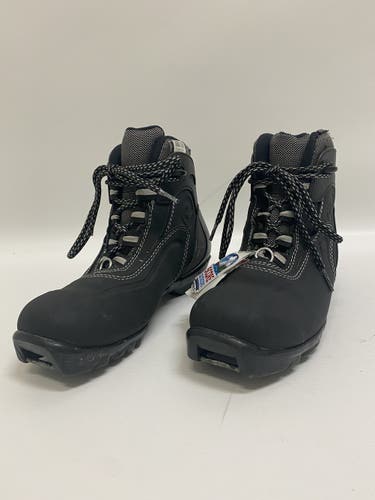 Rossignol X2 Size 37 Cross Country Ski Boots
