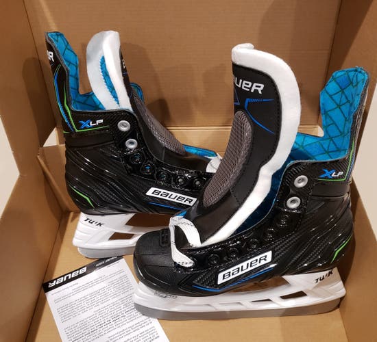 Hockey Skates Youth New Bauer XLP Regular Width Size 1