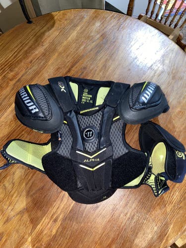 Warrior Alpha QX Senior Medium Shoulder Pads