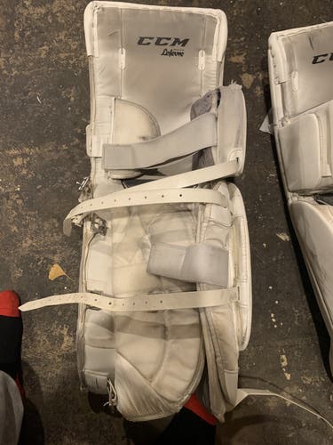 33+1 CCM Extreme Flex III Leg Pads