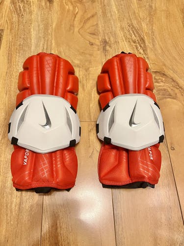 New Medium Nike Vapor Arm Pads
