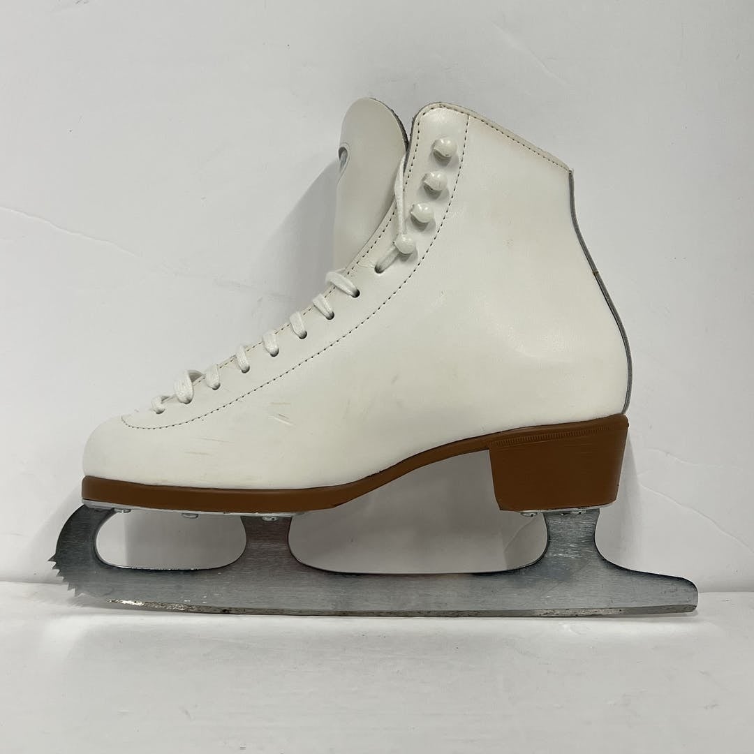 Riedell 121 women's ice skates sizes 4 or 9 medium NEW! 