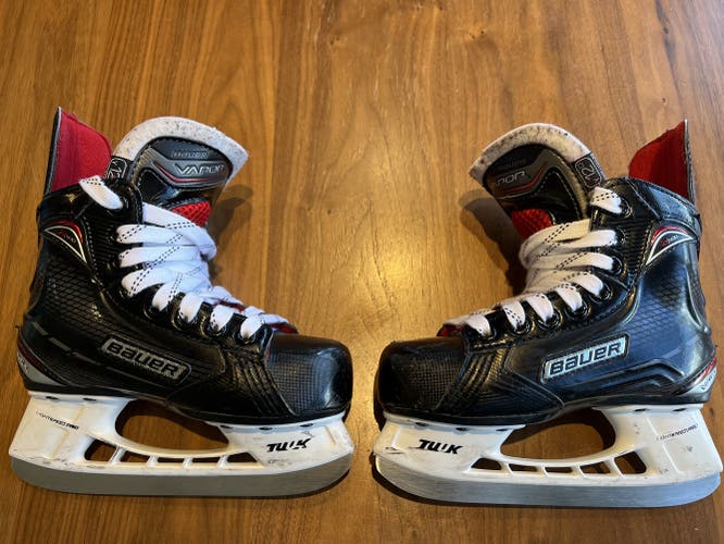 Hockey Skates Youth Used Bauer Vapor X500 Regular Width Size 12
