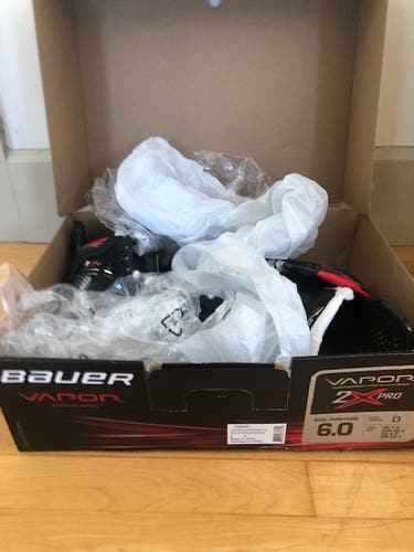Hockey Skates Senior New Bauer Vapor 2X Pro Regular Width Size 6