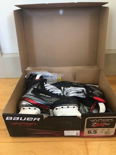 Hockey Skates Senior New Bauer Vapor 2X Pro Regular Width Size 6.5