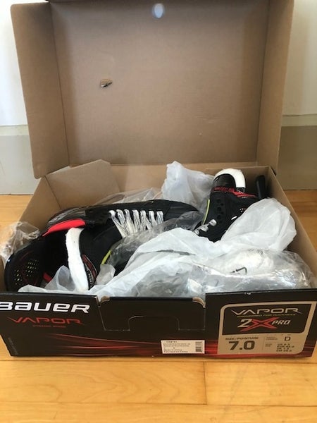 Hockey Skates Senior New Bauer Vapor 2X Pro Regular Width Size 7