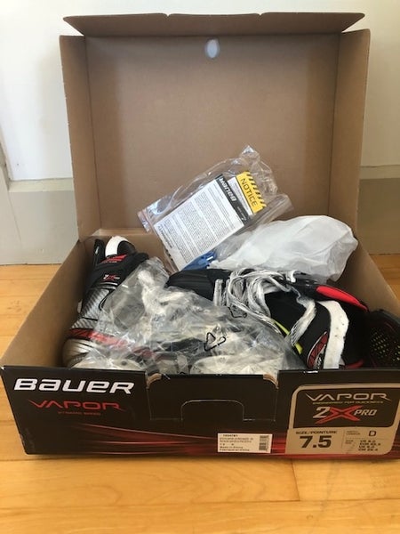 Hockey Skates Senior New Bauer Vapor 2X Pro Regular Width Size 7.5