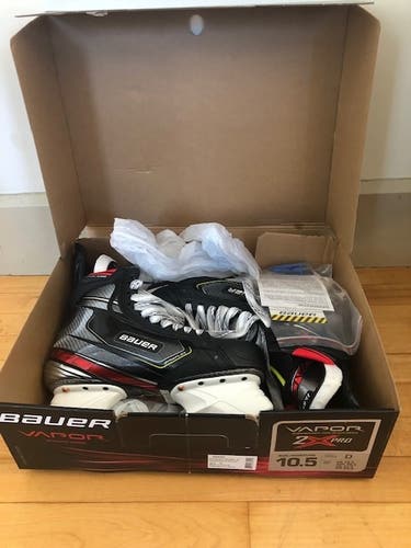 Hockey Skates Senior New Bauer Vapor 2X Pro Regular Width Size 10.5