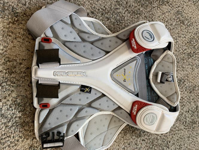 Used Medium Maverik Rome RX3 Shoulder Pads