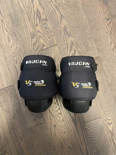 Vaughn V5 7990i Knee Pads
