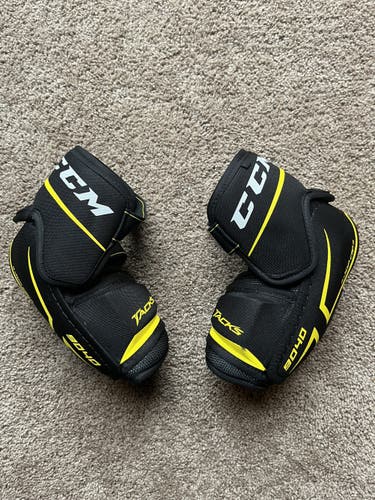 Used Large CCM Tacks 9040 Elbow Pads