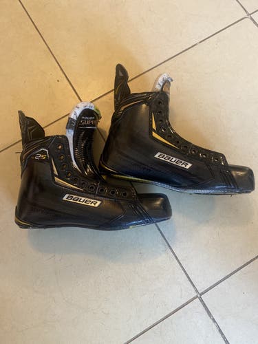 Senior Bauer Regular Width  Size 8.5 Supreme 2S Hockey Skates