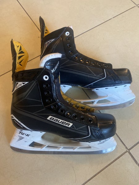 Senior Bauer Extra Wide Width Size 9.5 Supreme elite Hockey Skates
