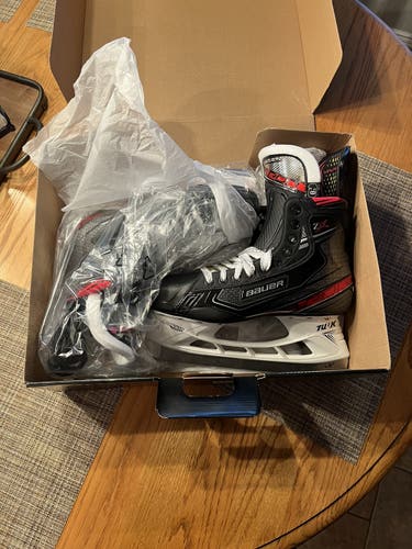Senior Bauer Regular Width Size 8.5 Vapor 2X Hockey Skates