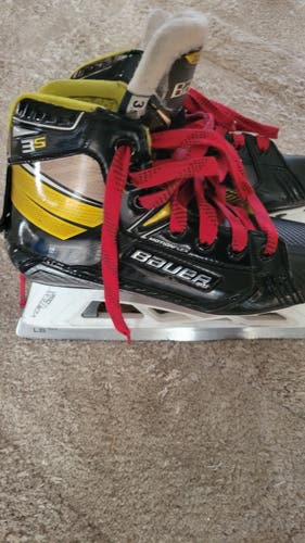 Hockey Goalie Skates Junior Used Bauer Supreme 3s Regular Width Size 3.5