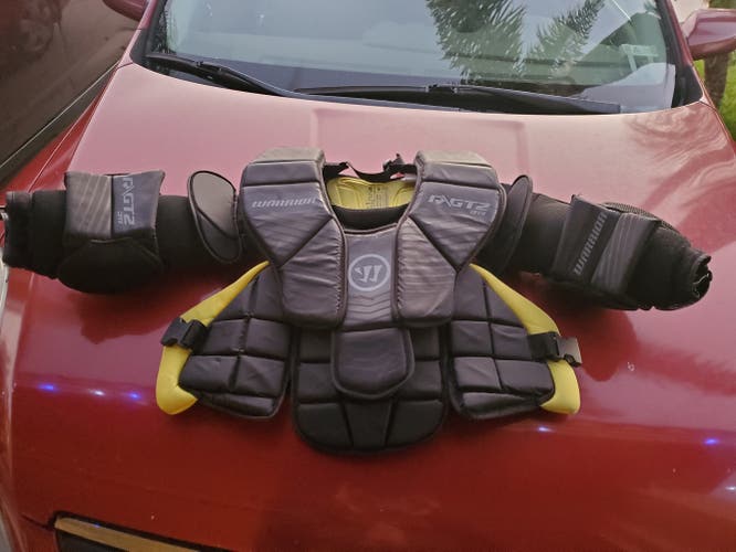 Goalie Chest Protector Used Junior L/XL Warrior Ritual GT2